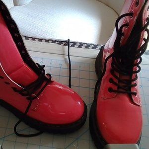Unique Vintage Coral Combat boots- never worn outside